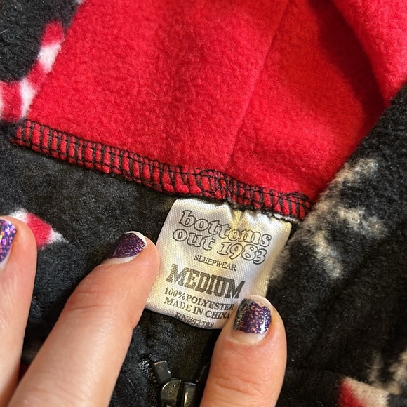 Bottoms out 1983 candy cane snowflake onesie - Picture 3 of 3